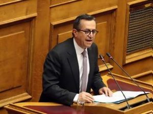 Αναθέτουν, υπογράφουν, πληρώνουν και λογαριασμό δεν δίνουν!